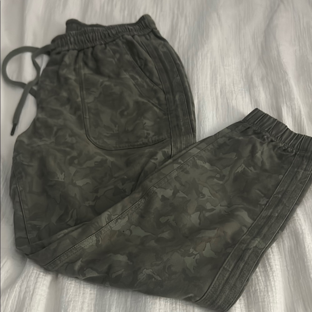 Athleta- Farallon joggers- SOLD OUT STYLE - Picture 3 of 5